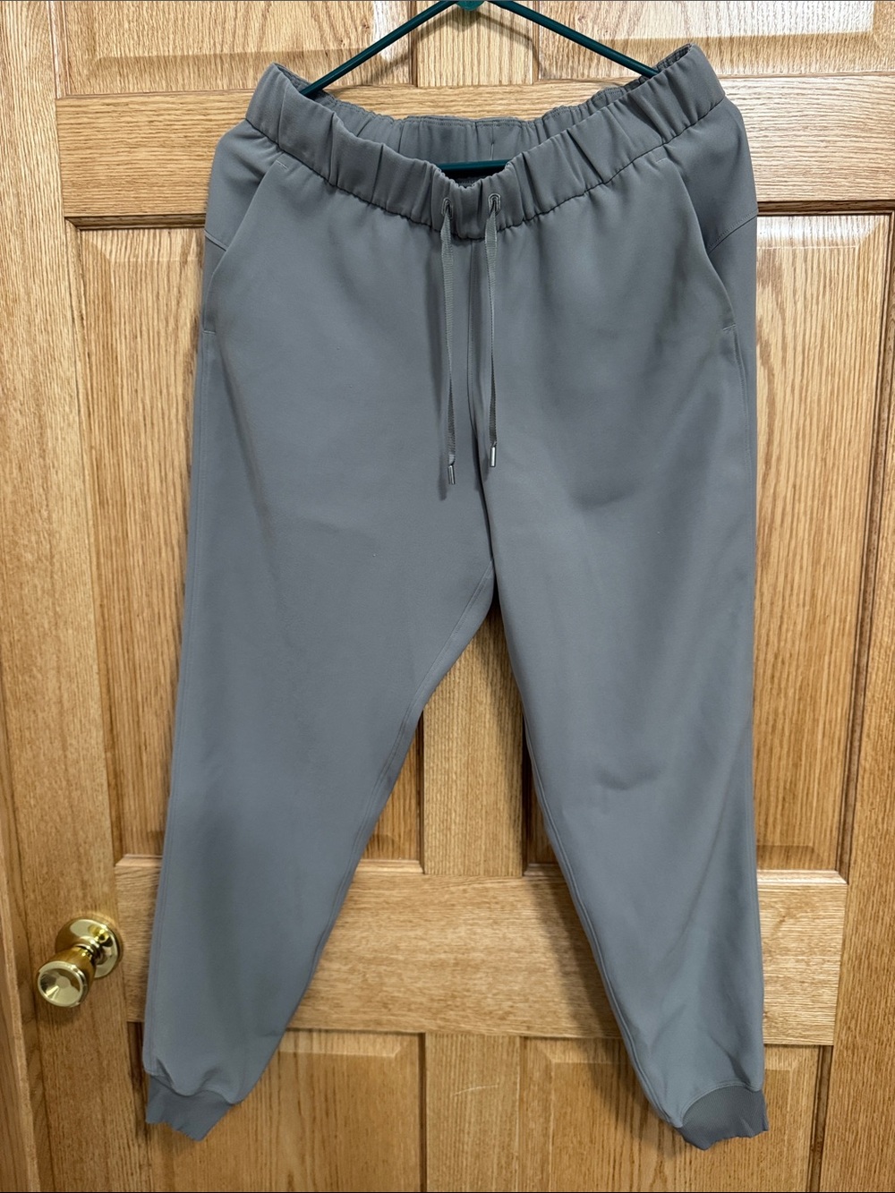Women’s Lululemon Gray Elastic Waist Jogger Pants
